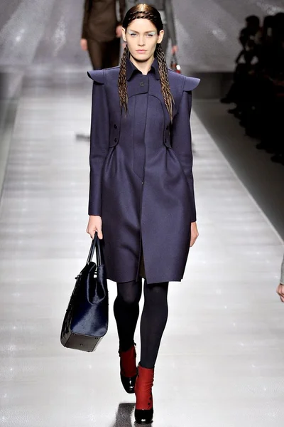 Look 19